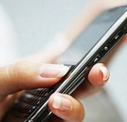 कैशलेस लेन-देन के लिए लोगों को मुफ्त मोबाइल देगी सरकार - Free mobile, cashless facility, central bank, Andhra Pradesh