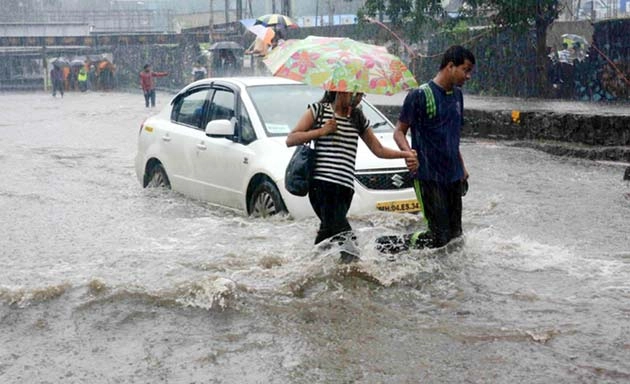दिल्ली में हुई भारी बारिश, रातभर जारी रहने की संभावना