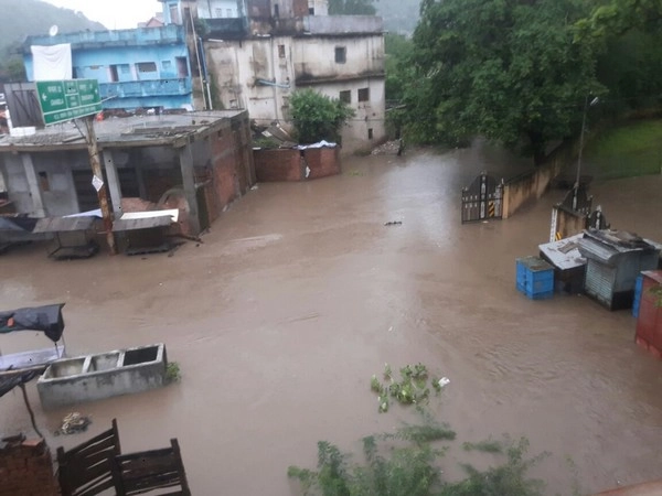 भारी बारिश से शहर हुआ जलमग्न - Regional news Bundelkhand, rain, Bundelkhand