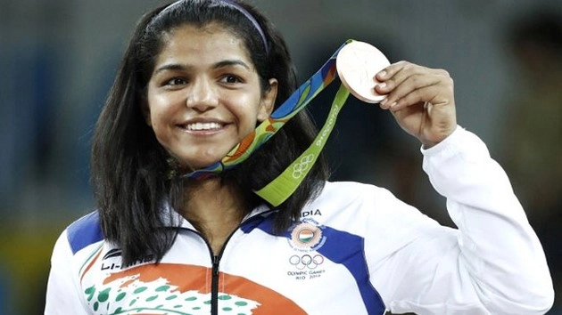 दीपा मलिक की जिंदगी की कहानी प्रेरणादायी : साक्षी मलिक - Deepa Malik, Sakshi Malik, Rio Olympics