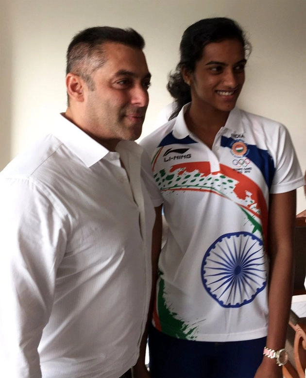 सिंधु के साथ सलमान का फोटो... गर्व है सलमान को - Salman Khan, PV Sindhu, Badminton