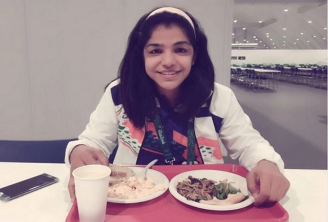 #webviral साक्षी मलिक ने शेयर की नाश्ते की फोटो, हुई जमकर वायरल - sakshi malik proper breakfast photo social media viral