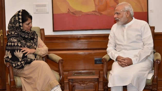 महबूबा मुफ्ती की पीएम मोदी से मुलाकात, माहौल खराब कर रहा हैै पाक... - Mahbooba mufti meets PM Modi