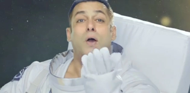 Salman Khan turns an astronaut for a promo for Bigg Boss 10  | देखिए... बिग बॉस 10 का प्रोमो