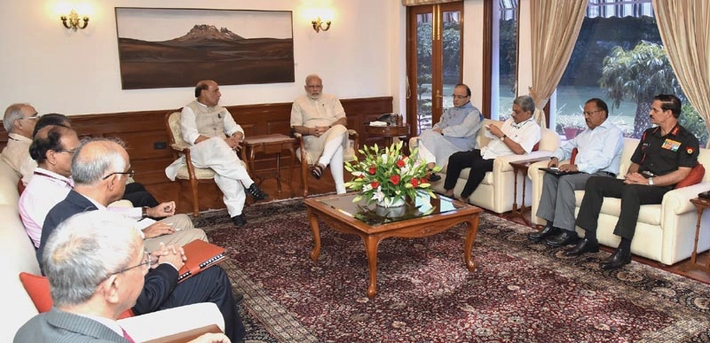 उरी हमले पर पीएम मोदी के घर पर डोभाल के प्लान पर चर्चा - Modi chairs high-level meet on Uri terror attack