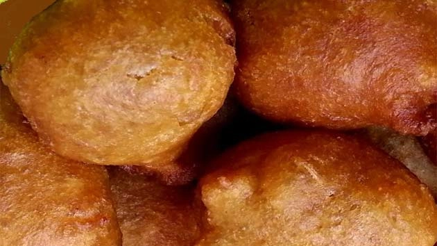 दशहरा पर्व का पारंपरिक व्यंजन : कुरकुरे गुलगुले (देखें वीडियो) - Wheat flour sweet fritters