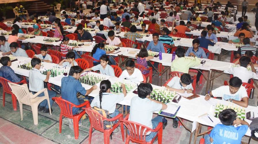 अ.भा. फिडे रेटिंग शतरंज स्पर्धा 7 चक्रों के बाद रोमांचक दौर में - All India Fide Rating Chess, Indore