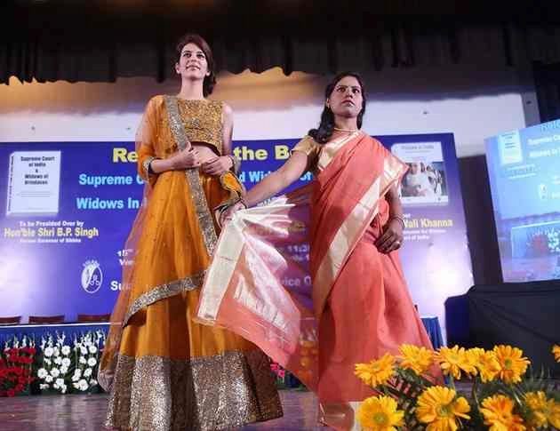 फैशन शो में विधवाओं ने बिखेरा रंग - Fashion Show, New Delhi, widow, Delhi, catwalk