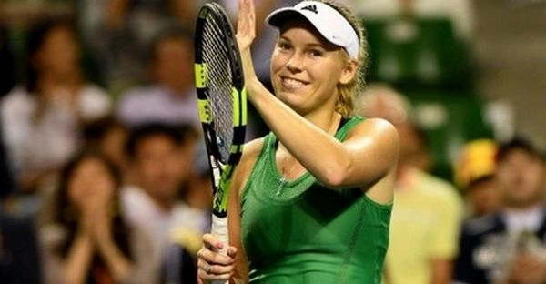 फ्रेंच ओपन टेनिस टूर्नामेंट : क्वितोवा, वोज्नियाकी, ज्वेरेव तीसरे दौर में - Caroline Wozniacki