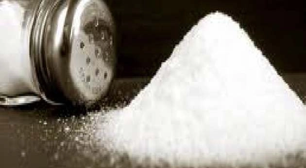 सफेद नमक से रहें सावधान, जानें 5 नुकसान - White Salt