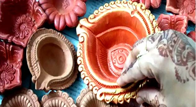 दिवाली पर दीये सजाने के यह 10 टिप्स, जरूर जानें - Diya Decoration For Diwali