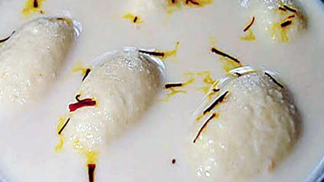 इस दिवाली घर पर बनाएं बंगाल की लोकप्रिय मिठाई 'रस मलाई'