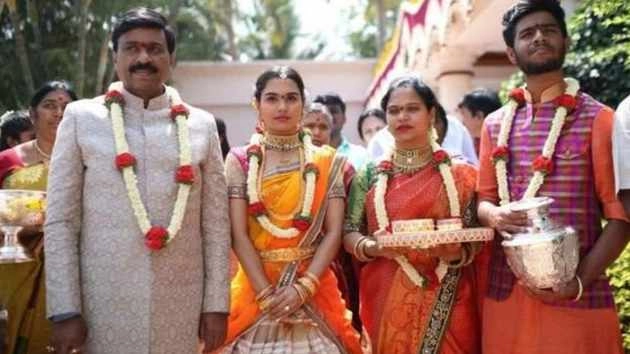 नोटबंदी पर हाहाकार, उधर 500 करोड़ की शादी - currency ban marriage