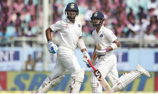 विशाखापट्‍टनम टेस्ट : भारत के 455 रन के बाद इंग्लैंड संकट में