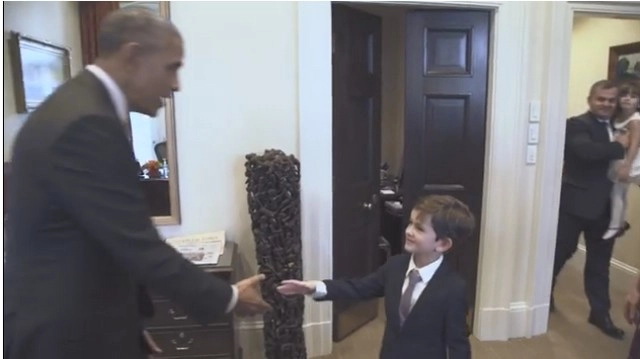 #WebViral बच्चे से मिले ओबामा, सीरिया के शरणार्थी को बनाना चाहता है भाई (वीडियो) - obama meets kid  offered help syrian refugee