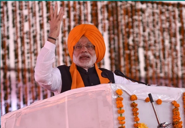 प्रधानमंत्री नरेंद्र मोदी ने मोबाइल के इस्तेमाल पर बल दिया - Regional news, Narendra Modi, Notbandi,