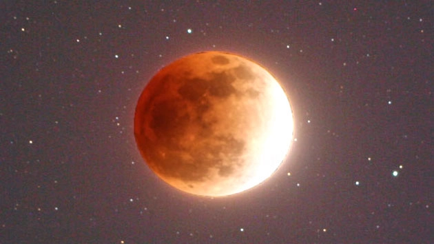 अबब, चंद्र दिसणार लाल रंगाचा