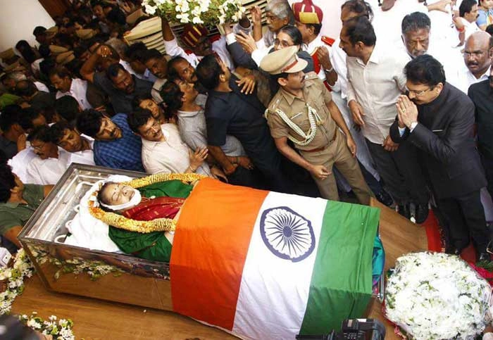 जयललिता के निधन पर दु:ख और सदमे से 77 लोगों की मौत