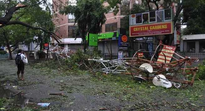 तबाही मचाने के बाद कमजोर पड़ा वरदा, तमिलनाडु का हाल बेहाल... - Cyclone Vardah