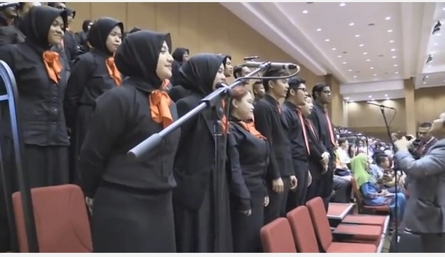 मलेशिया के छात्रों ने गाया 'दिलवाले' का गाना (वीडियो) - students in malasiya sing shahrukh khan's dilwale's song video