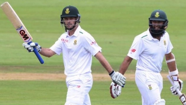कुक के रिकॉर्ड दोहरे शतक से इंग्लैंड मजबूत - Alastair Cook Ashes Test