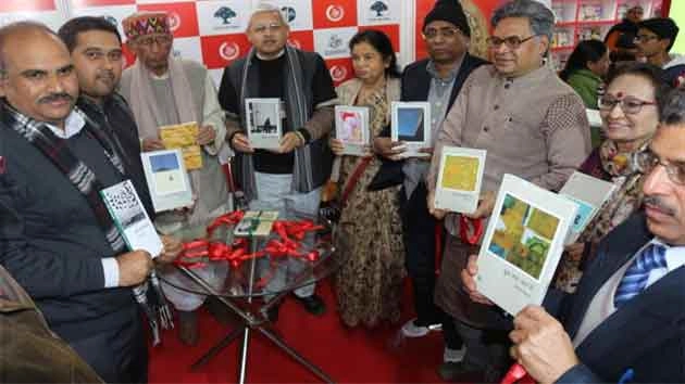 नामवर सिंह  द्वारा 11 काव्य संग्रहों का लोकार्पण - Book Fair