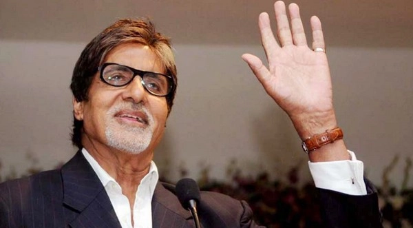 बॉडी से साउंड निकालते गाना गा रहे हैं महानायक अमिताभ बच्चन