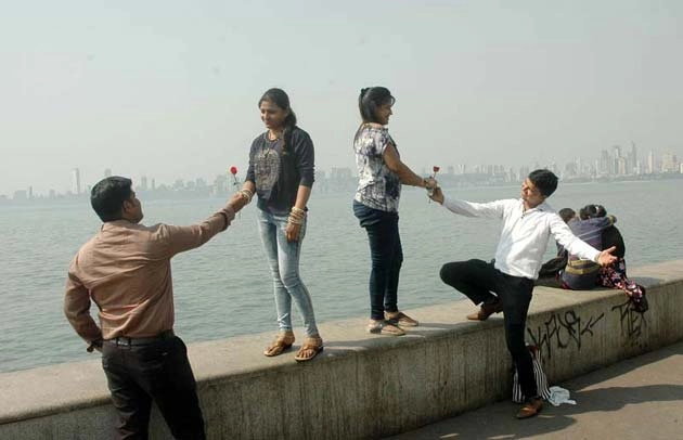मुंबई में वेलेंटाइन डे की धूम (फोटो) - valentine-s day celebration photo