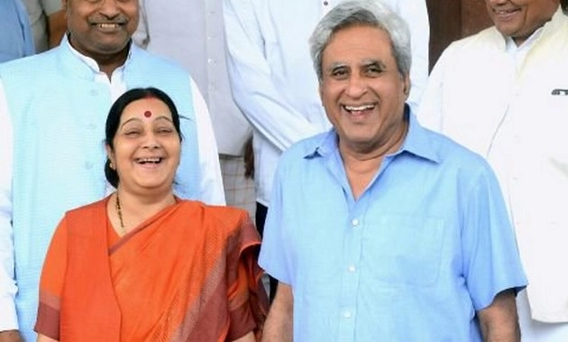 सुषमा स्वराज को ट्विटर पर फॉलो नहीं करते उनके पति, जवाब पढ़कर हंस पड़ेंगे - Sushma Swaraj