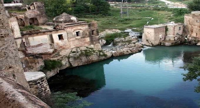 पाकिस्तान में इतना प्राचीन भव्य मंदिर | katasraj mandir pakistan