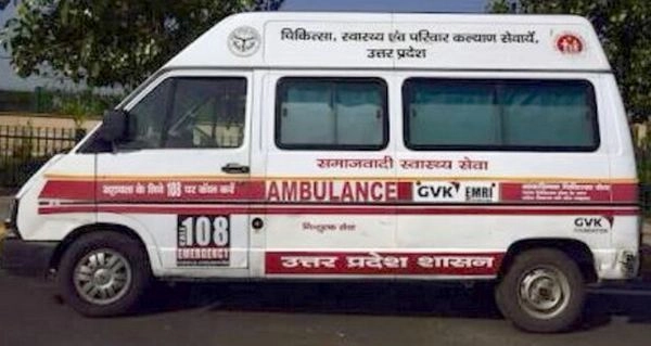 एम्बुलेंस पर ढंका समाजवाद - Election Commission, Ambulance, Samajwadi Party