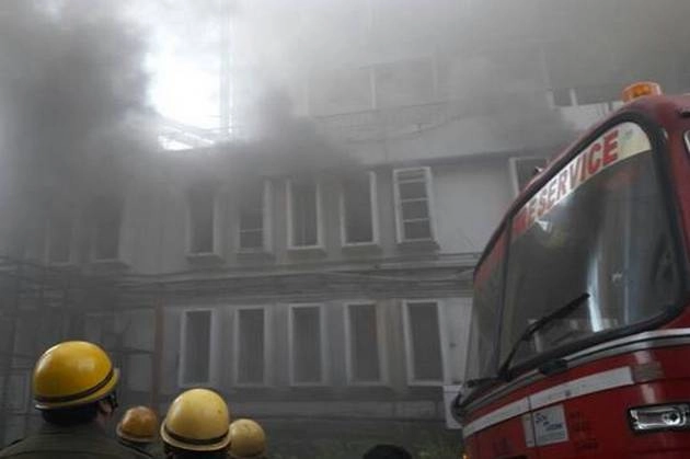 दिल्ली में टाइम्स ऑफ इंडिया की इमारत में भीषण आग