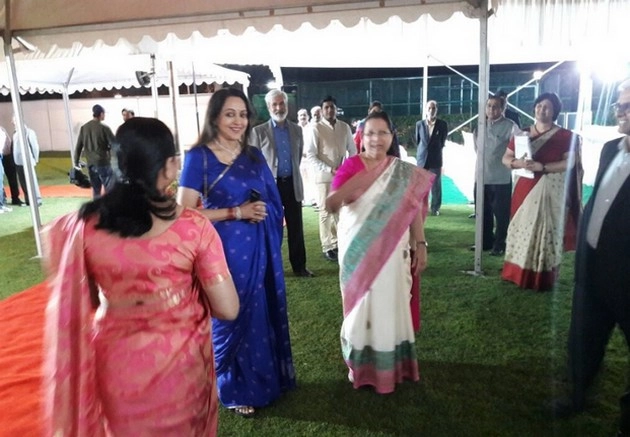 'इंदौरी जायके' के साथ ताई ने मनाया महिला दिवस - Lok Sabha Speaker Sumitra Mahajan