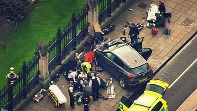 ब्रिटिश संसद पर आतंकी हमले में एक महिला की मौत - #London, #londonattack, #londonshooting
