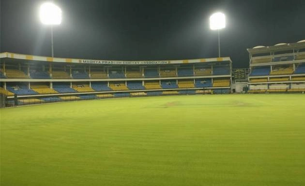 IPL 10 : इंदौर में जीतती है लक्ष्‍य का पीछा करने वाली टीम - IPL 10, Holkar Stadium Indore