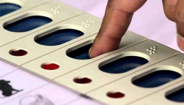 EVM में गड़बड़ी, बटन कोई भी दबाओ, भाजपा को ही वोट! - Election Commission, Bhind VVPAT Case