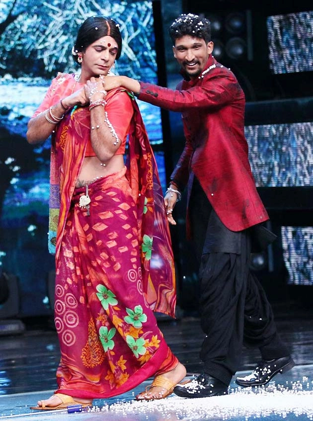 सुनील ग्रोवर ने मशहूर गुलाटी और रिंकू भाभी बन मचाया धमाल (फोटो) | Sunil Grover at Indian Idol photos