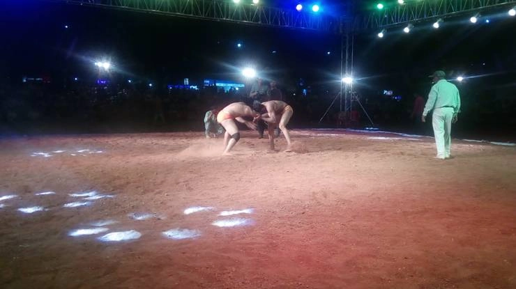 हाथरस के भारत केसरी ने जीती अड़ींग दंगल की आखिरी कुश्ती