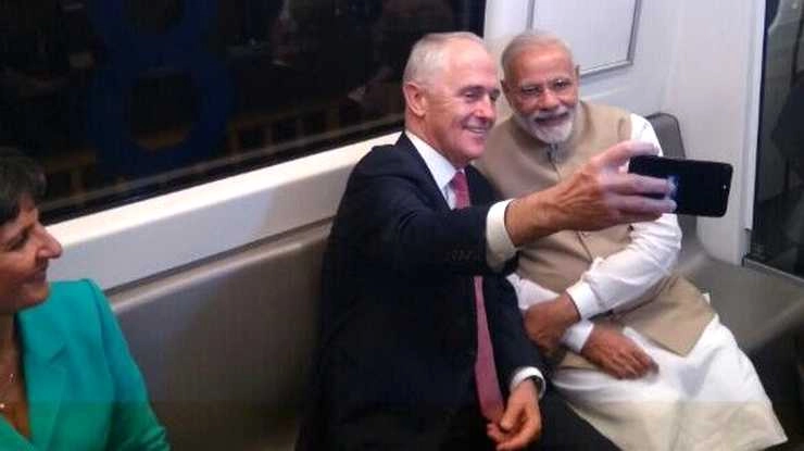 नरेंद्र मोदी ने मेट्रो में ली ऑस्ट्रेलियाई पीएम के साथ सेल्फी - narendra modi selfie with australian prime minister