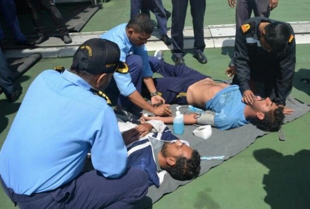 भारत की दरियादिली, बचाई दो पाक नौसैनिकों की जान - Indian Coast Guard Saved Pakistani Commandos