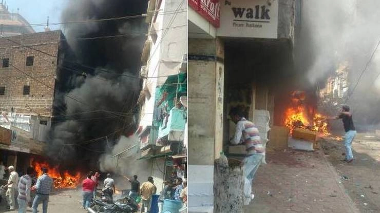 इंदौर में पटाखा गोदाम में भीषण आग, कई झुलसे