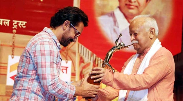 आमिर को मोहन भागवत ने दिया पुरस्कार... 16 वर्ष बाद पुरस्कार समारोह में आमिर