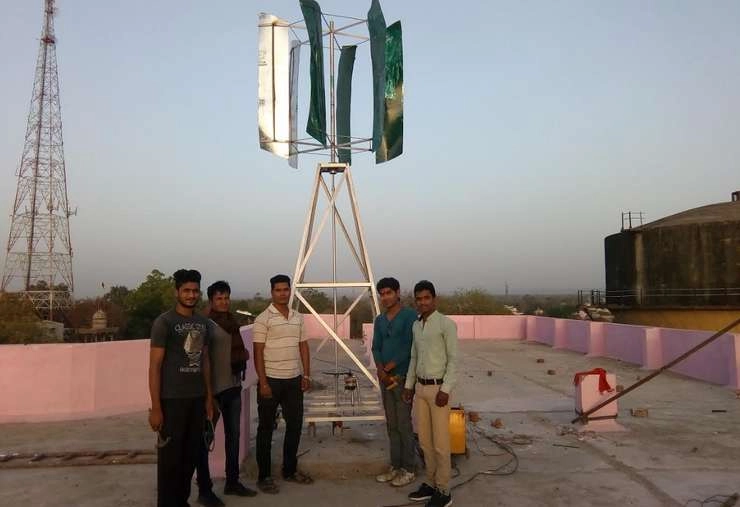 जुगाड़ टेक्नोलॉजी से 4 छात्रों ने बनाया पवन ऊर्जा पर प्रोजेक्ट