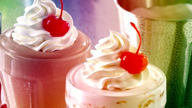 वीकेंड स्पेशल रेसिपी : रंग-बिरंगा आइस्क्री‍म शेक... - ice cream shake recipe