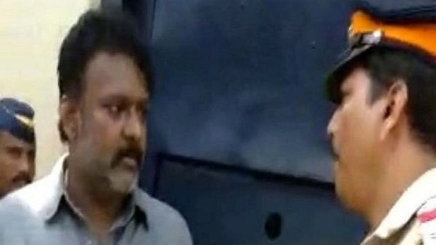 विधायक ने की पुलिसकर्मियों से बदसलूकी, वाइरल हुआ वीडियो - MLA Ramesh Kadam misbehaved with policeman