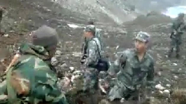 भारतीय और चीनी सैनिक आमने-सामने, इस तरह रोका चीनियों को (वीडियो)