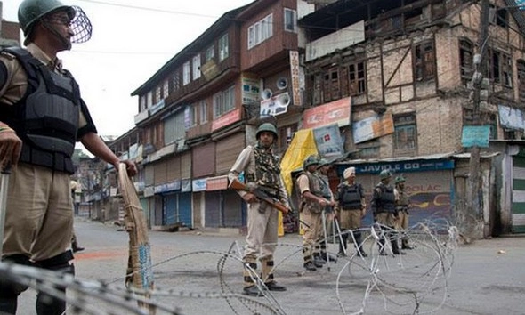 आतंकियों ने कश्मीर में एक और पुलिसकर्मी का अपहरण किया