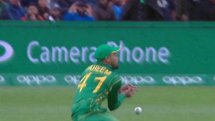 मजाक बनकर रह गई पाकिस्तान की गेंदबाजी...