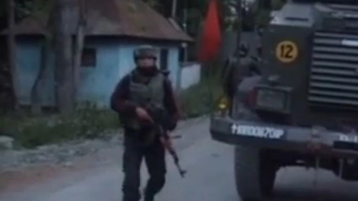 5 घंटे के भीतर 7 आतंकी हमलों से दहला कश्मीर - Jammu Kashmir, terrorist attack 13 injured jawans