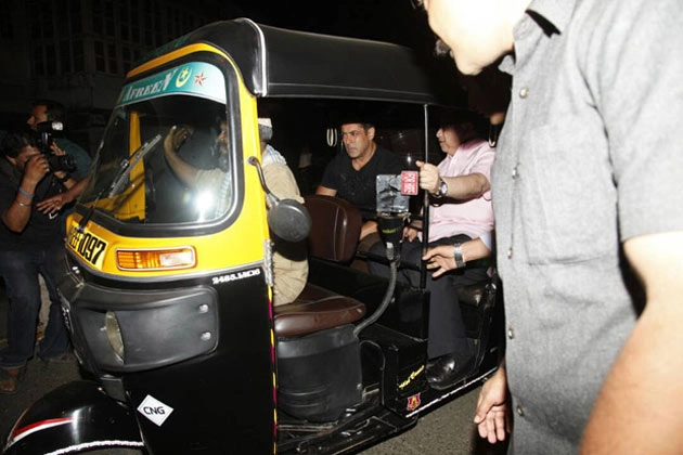 सलमान खान... कार छोड़ रिक्शा में घर चले गए - Salman Khan, Katrina Kaif, Rickshaw, Tubelight
